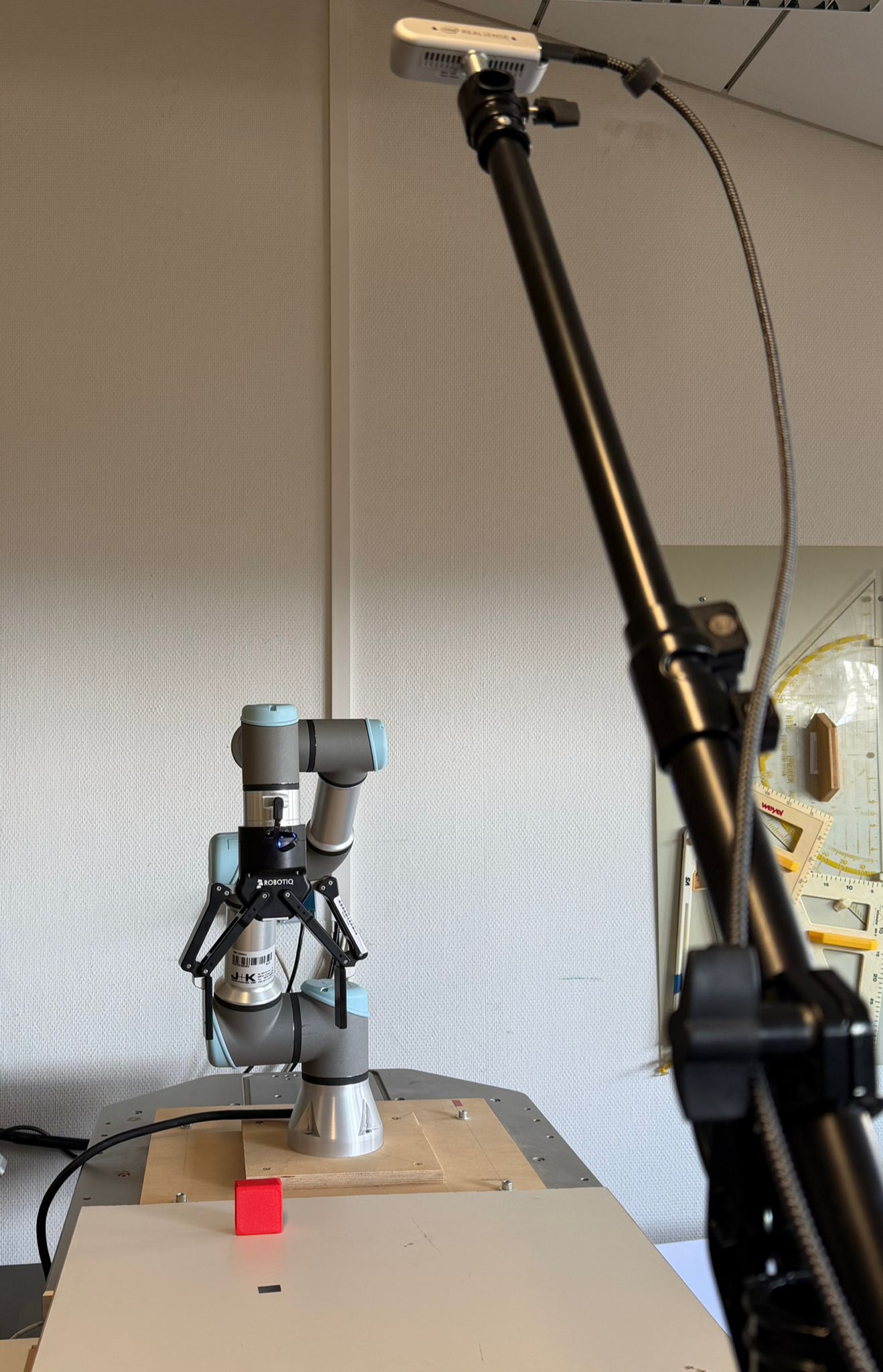 UR3e collaborative robot workspace